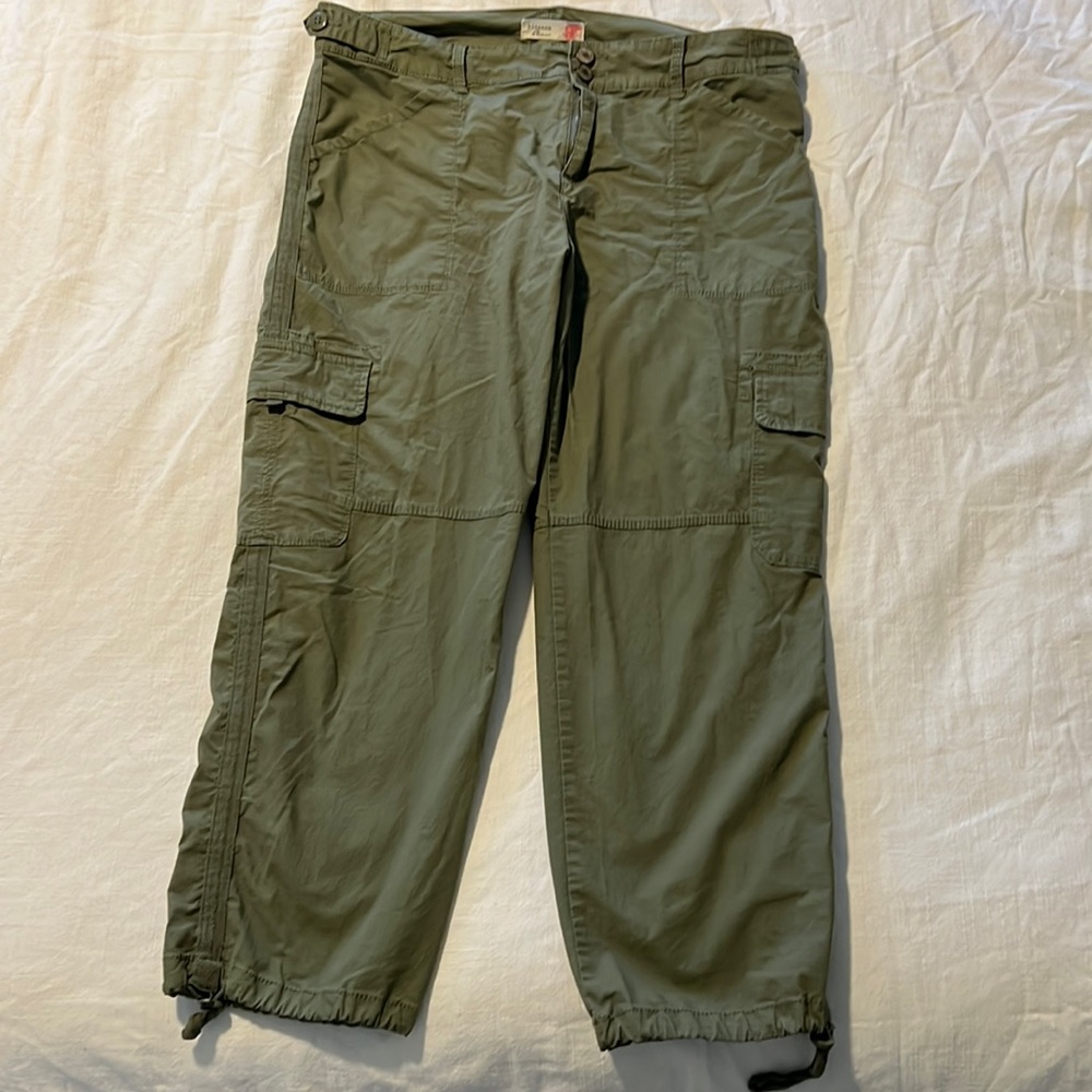 Green Cargo Capri Pants